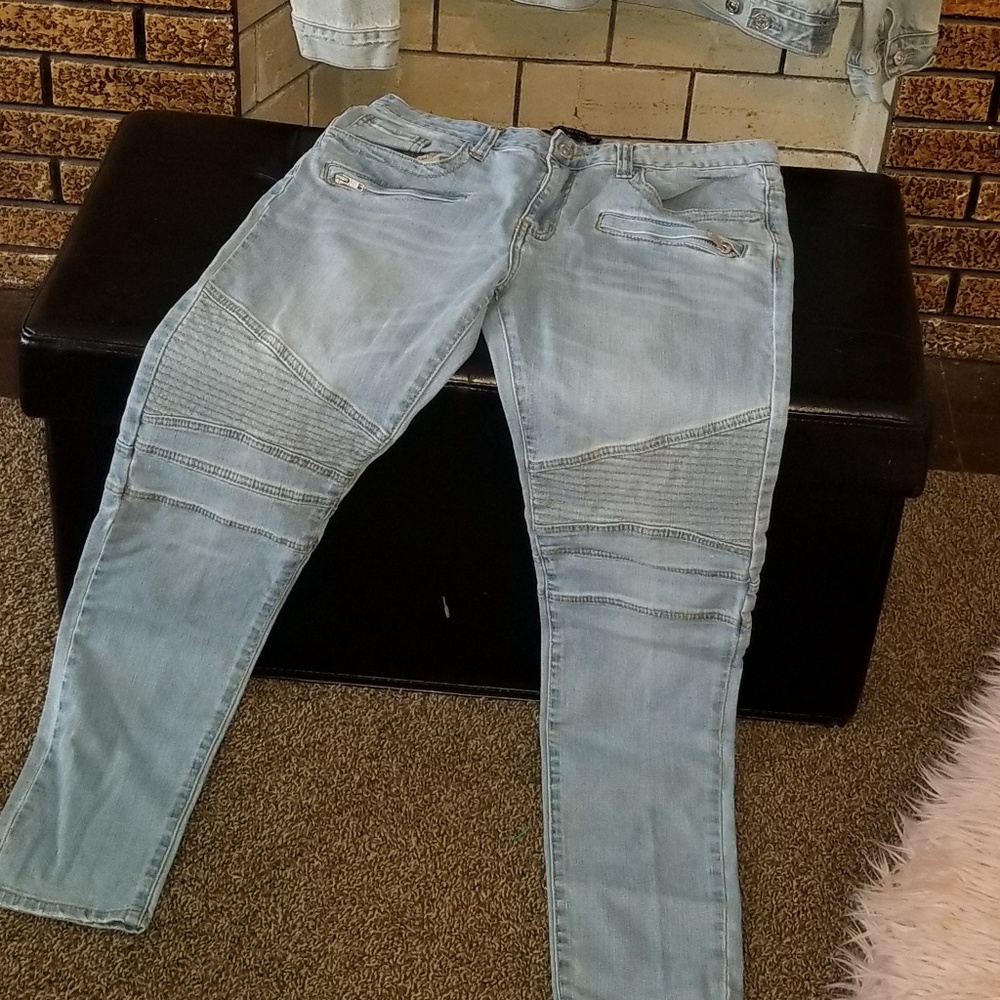 blue jeans/camo pants